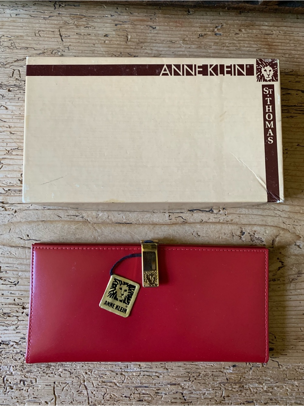 NEW 80s Deadstock Ann Klein St. Thomas Caretaker Red Leather Gold Lion Wallet - Picture 3 of 17